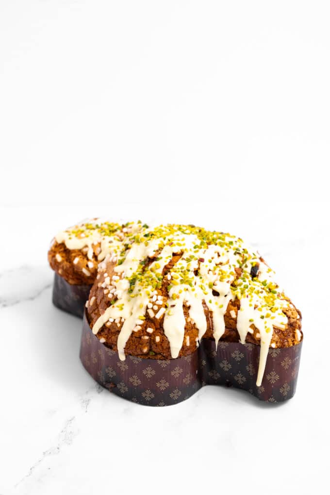 Colomba alle fragoline di bosco con glassa e pistacchi